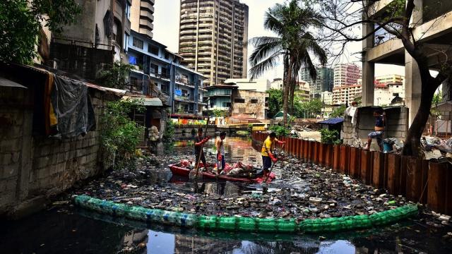 Rehabilitation of a polluted creek in Manila, Philippines. Photo credit: Asian Development Bank.