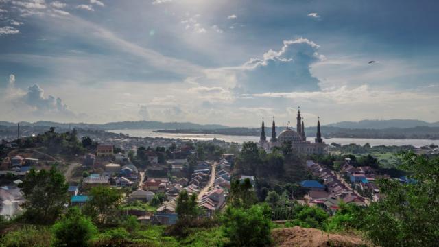 Samarinda city in East Kamilantan, Indonesia. Photo credit: iStock/vidiawan.