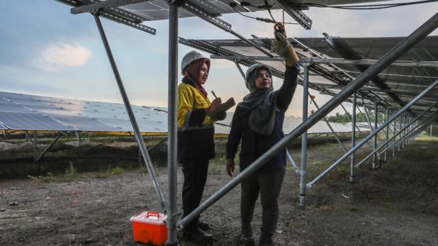 Nurul Hidayah and Fatma Mulyana, Vena Energy Solar Farm staff, are doing operations and maintenance work at Selong in Lombok island Indonesia, Tuesday, May 25, 2021. Photo credit: ADB.