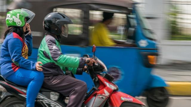 Ride-hailing services in Indonesia. Photo credit: Asian Development Bank.